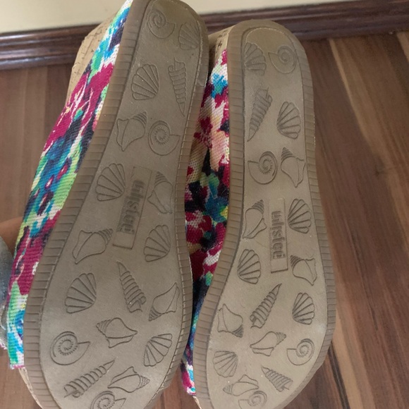 ⛄️CLEARANCE⛄️ 🌟HOST PICK🌟 Unlisted floral wedge sandals - Picture 6 of 7